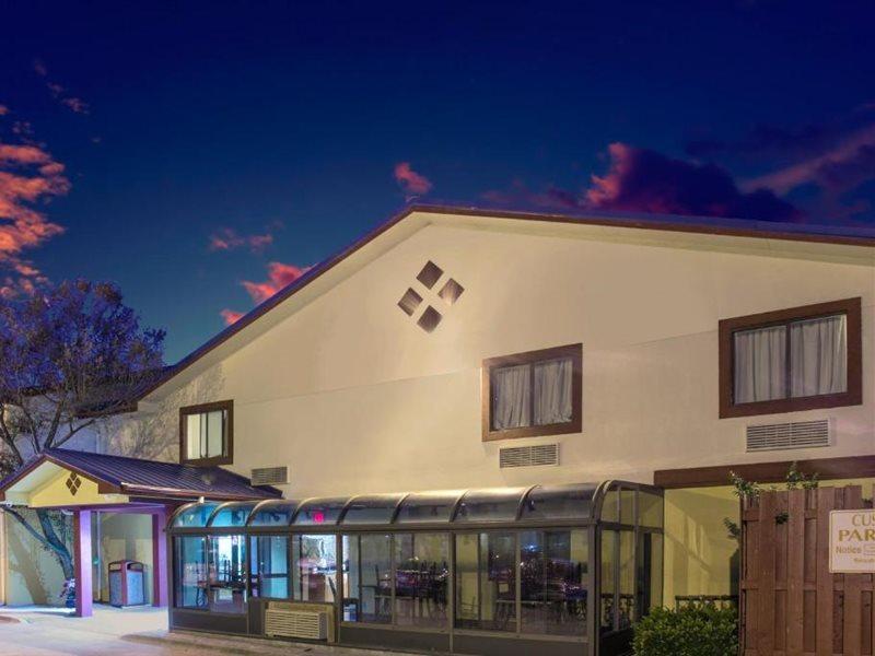 Super 8 By Wyndham Champaign Motel Ngoại thất bức ảnh