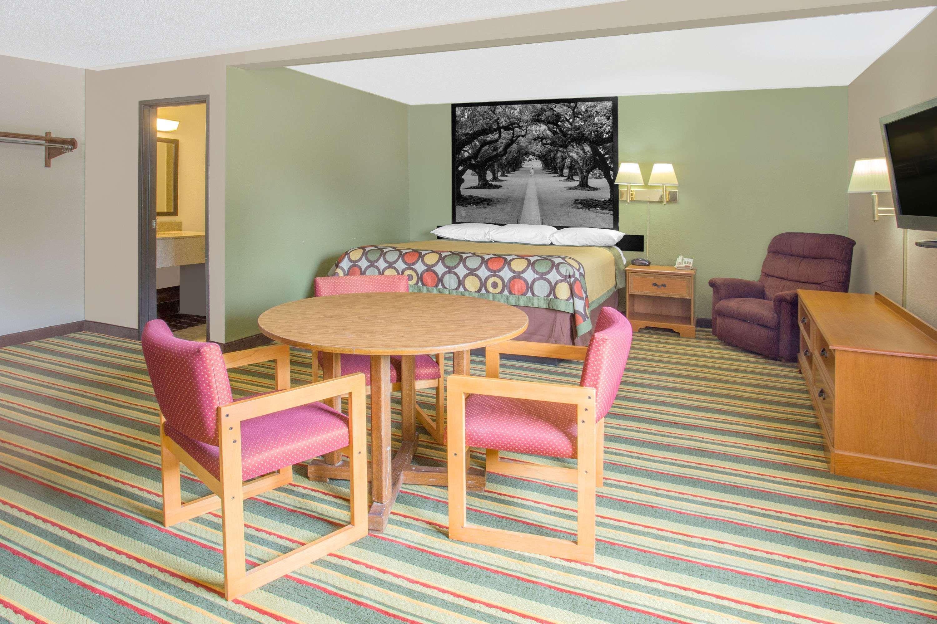 Super 8 By Wyndham Champaign Motel Ngoại thất bức ảnh