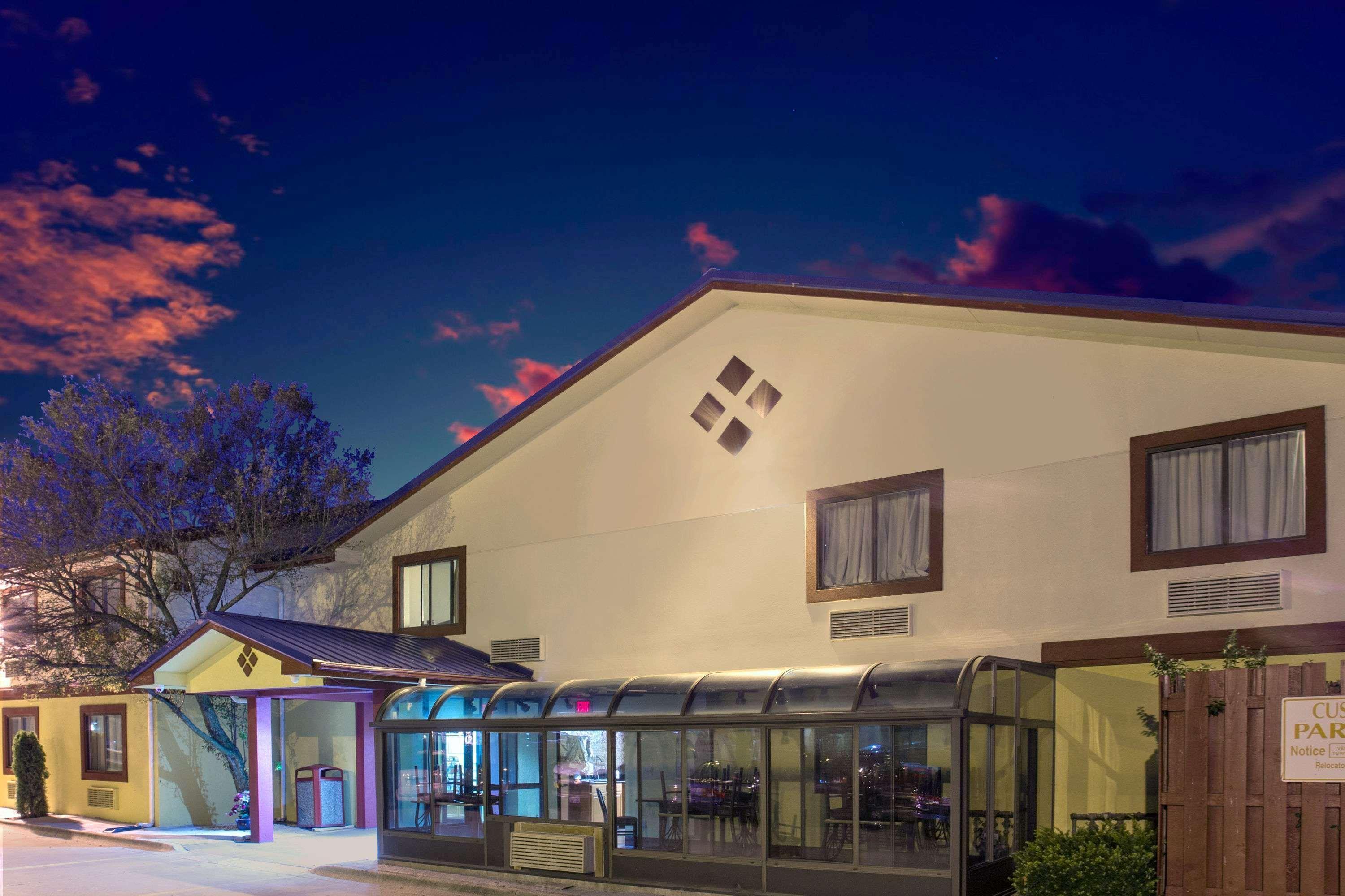 Super 8 By Wyndham Champaign Motel Ngoại thất bức ảnh