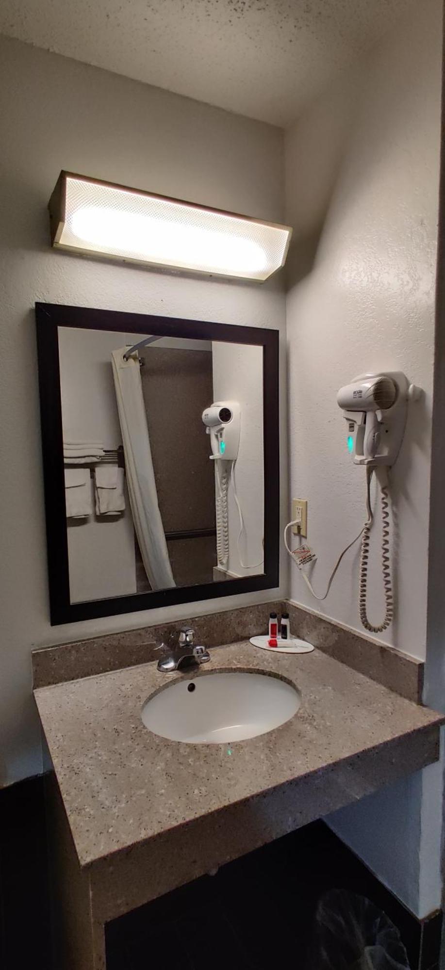 Super 8 By Wyndham Champaign Motel Phòng bức ảnh