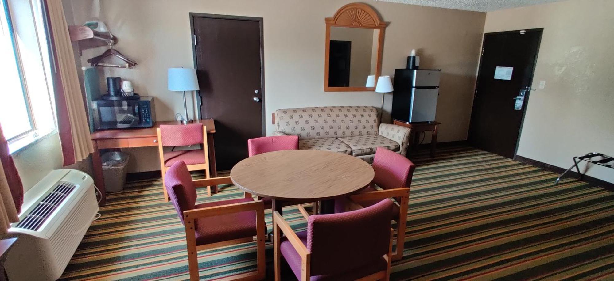 Super 8 By Wyndham Champaign Motel Phòng bức ảnh