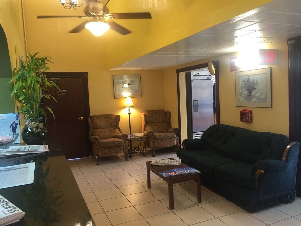 Super 8 By Wyndham Champaign Motel Ngoại thất bức ảnh