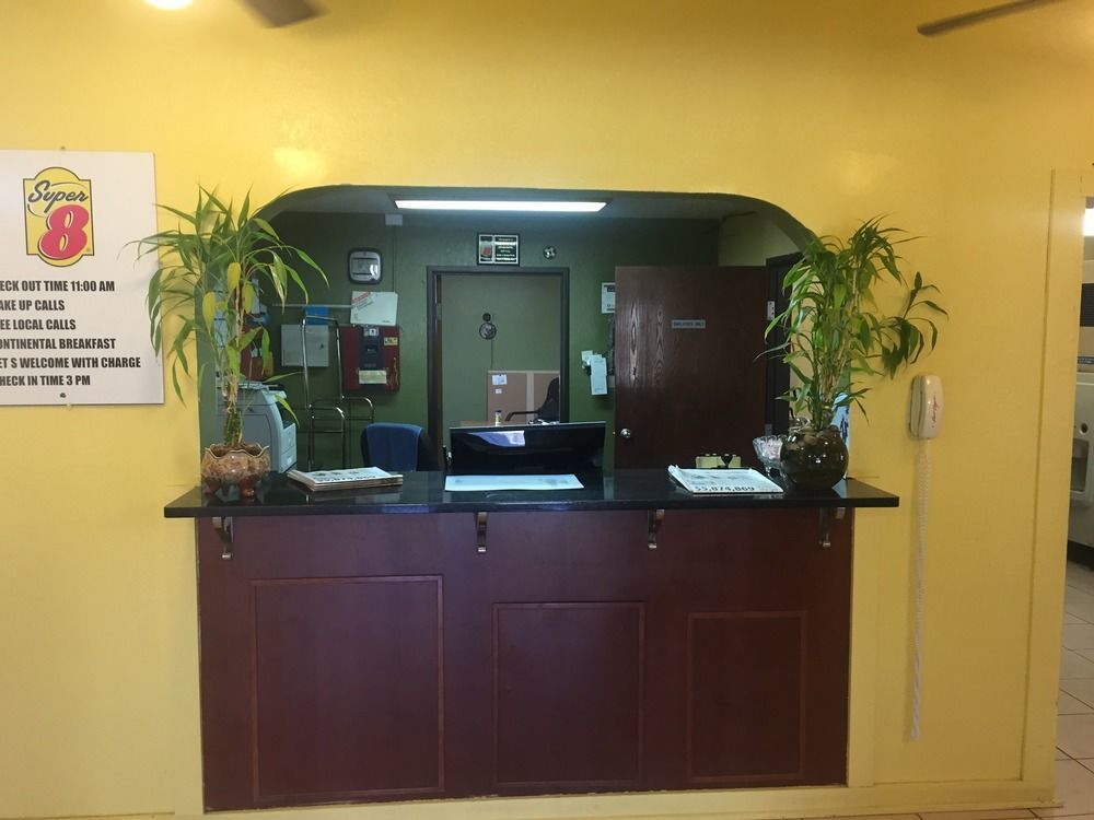 Super 8 By Wyndham Champaign Motel Ngoại thất bức ảnh