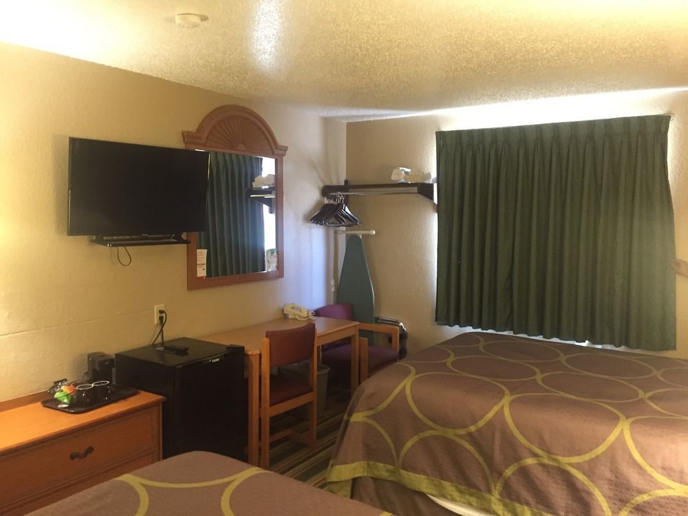 Super 8 By Wyndham Champaign Motel Ngoại thất bức ảnh