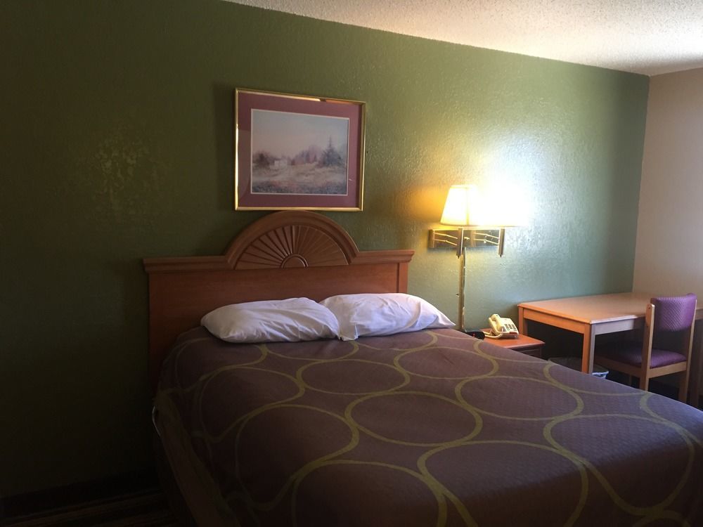 Super 8 By Wyndham Champaign Motel Ngoại thất bức ảnh