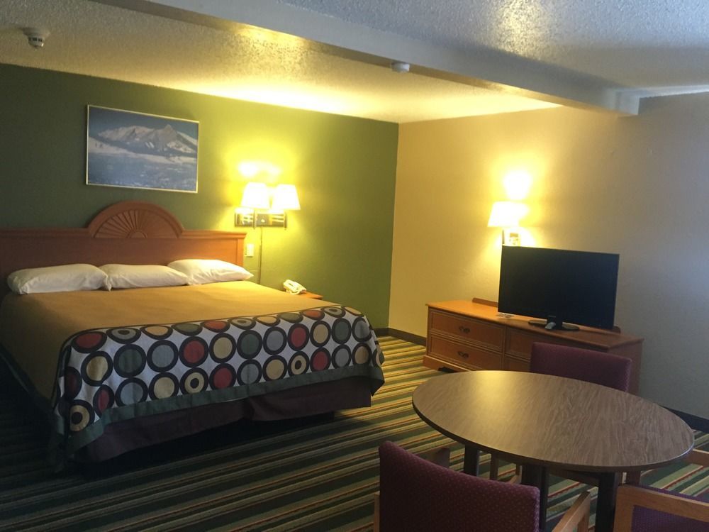 Super 8 By Wyndham Champaign Motel Ngoại thất bức ảnh