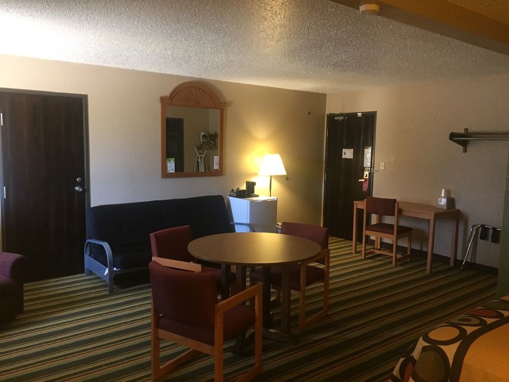 Super 8 By Wyndham Champaign Motel Ngoại thất bức ảnh