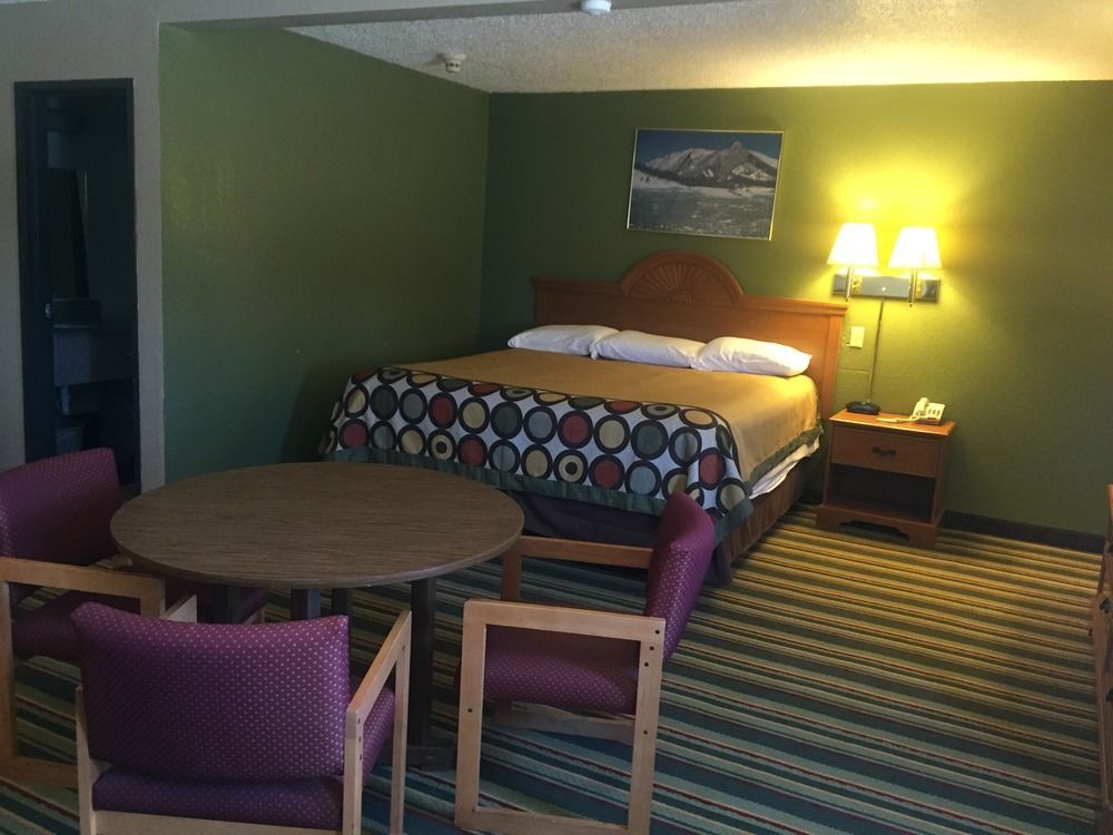 Super 8 By Wyndham Champaign Motel Ngoại thất bức ảnh